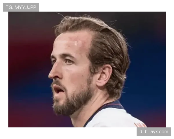 哈里·凯恩任意球破门集锦引爆球迷热议，状态回暖尽显顶级射手本色