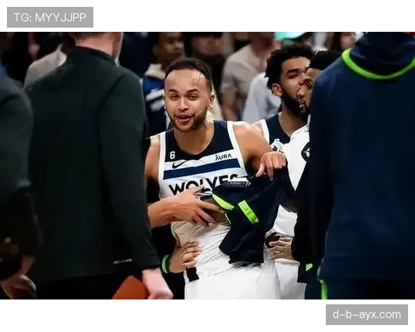 戈贝尔挡拆强攻拉开防守缺口 提升爵士内线得分效率