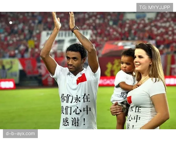 武大靖凌晨四点啃鸡胸肉的样子，真不像刚拿完冠军的人