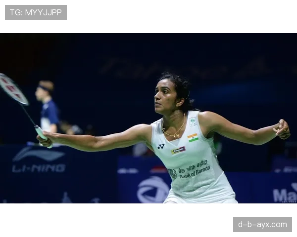 辛德胡比赛时冷得像战士，街拍里那只包我存三年也买不到